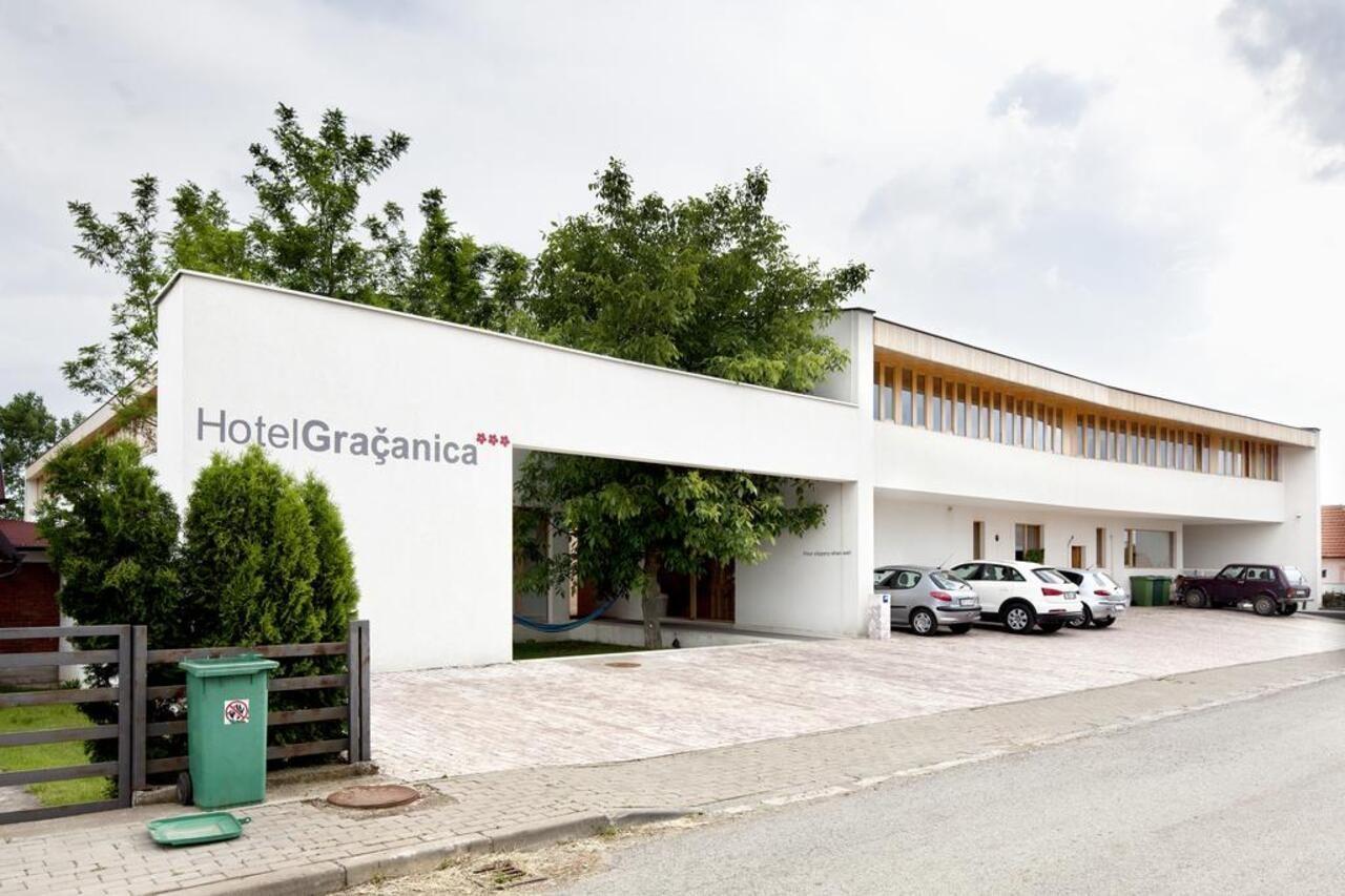 Hotel Gracanica Екстериор снимка