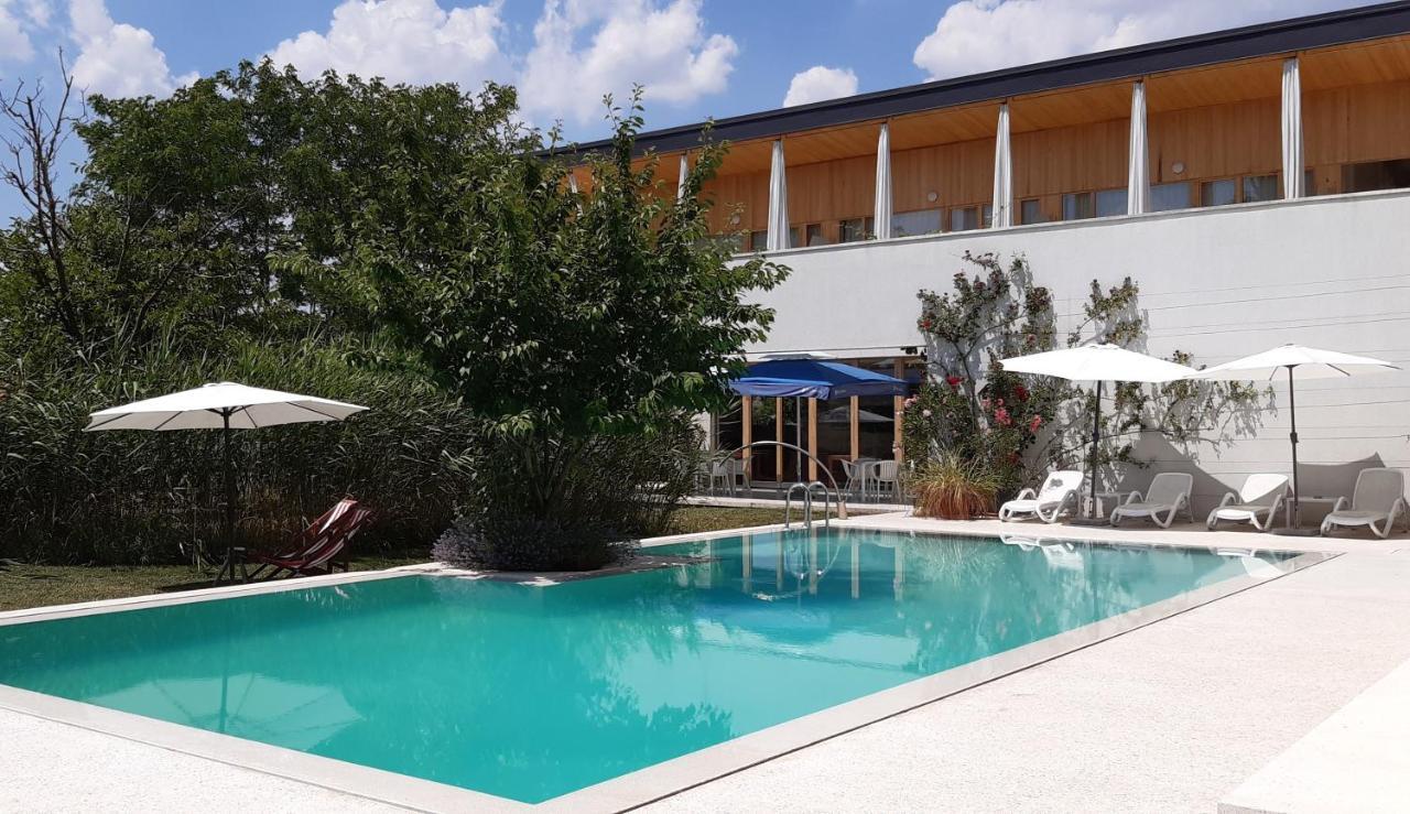 Hotel Gracanica Екстериор снимка